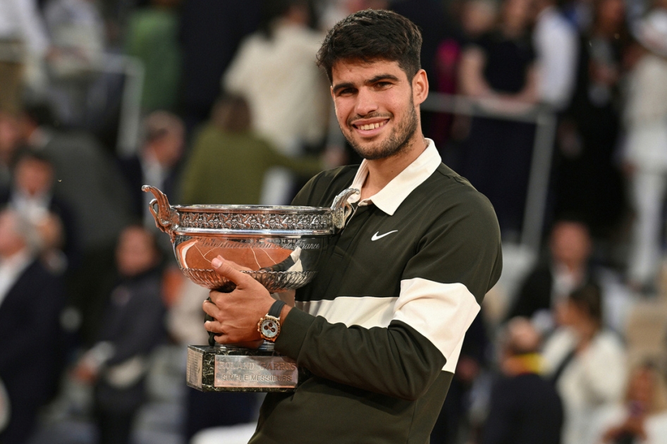 Alcaraz revalida su corona en Roland Garros tras una histórica remontada ante Sinner Alcaraz revalida su corona en Roland Garros tras una histórica remontada ante Sinner