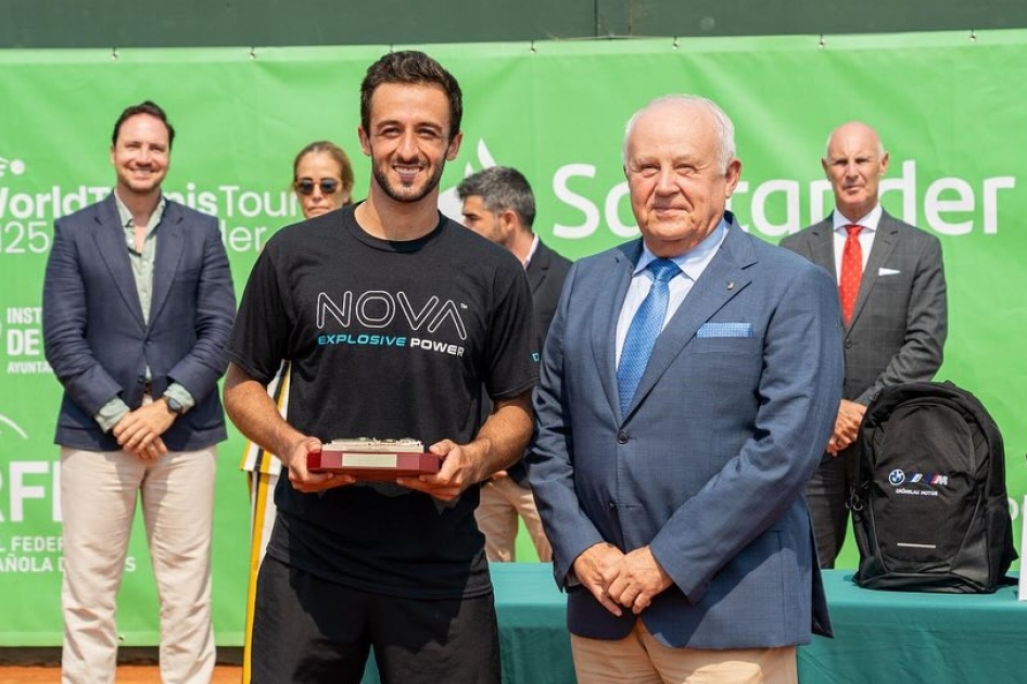 Javier Barranco gana su segundo título en tres semanas en el internacional de Santander Javier Barranco gana su segundo título en tres semanas en el internacional de Santander