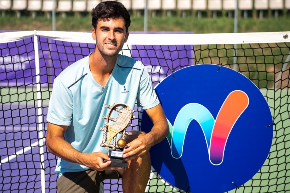 Alejandro Turriziani estrena su palmarés profesional en Pontevedra Alejandro Turriziani estrena su palmarés profesional en Pontevedra