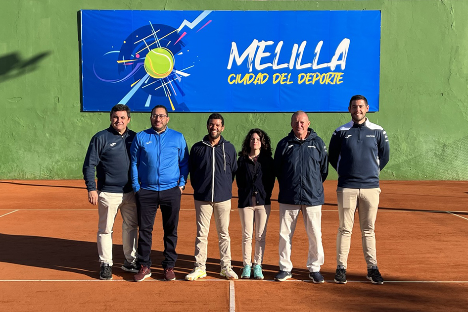 Equipo arbitral en el ltimo torneo ITF femenino del ao en Melilla