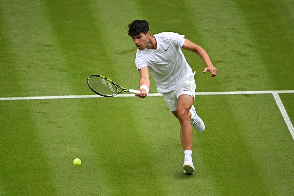 Carlos Alcaraz sigue adelante con la defensa del ttulo en Wimbledon