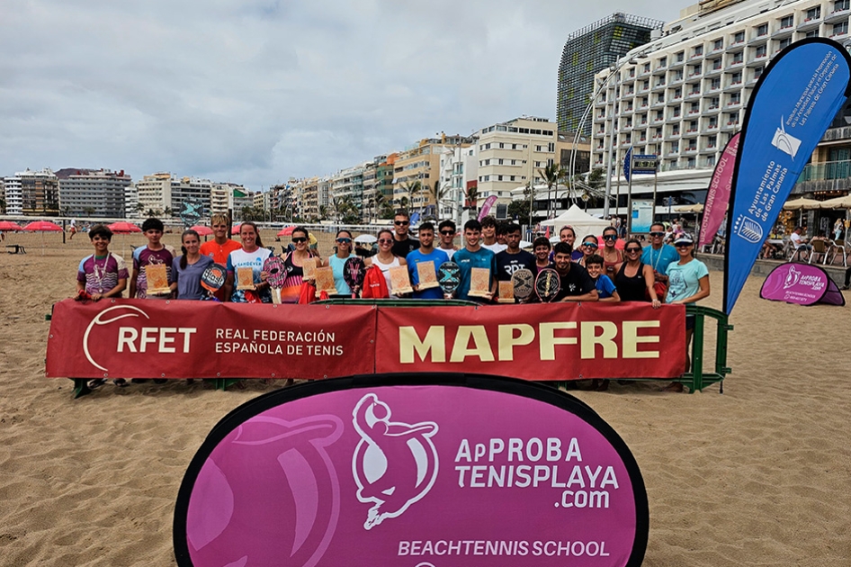 Ganadores de la Liga MAPFRE de Tenis Playa by Oakberry de Gran Canaria