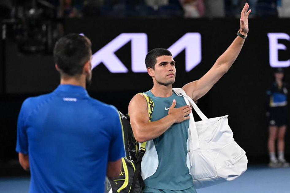 Alcaraz se ve frenado por Djokovic en cuartos de final de Melbourne