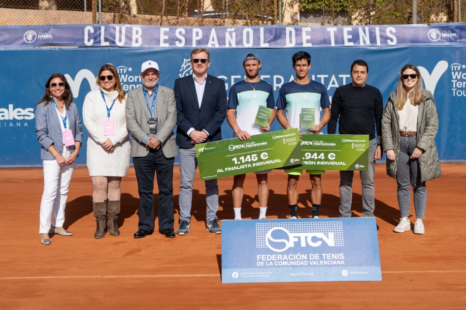 Carlos Snchez Jover gana en Rocafort tras la retirada en la final de Max Alcal