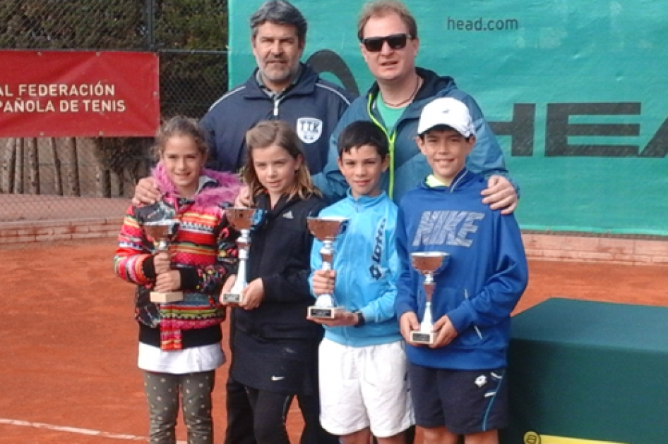 Los andaluces Pepe Len y Ariana Geerlings ganan el torneo sub10 IBP Uniuso de Barcelona