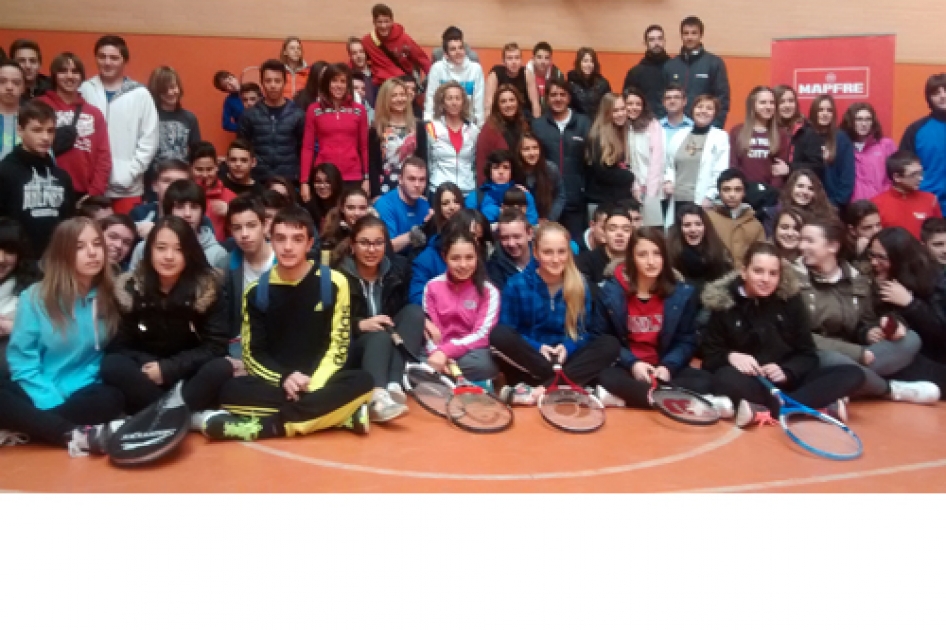 Gala Len imparte un clinic a ms de 100 alumnos del instituto Don Pelayo, en Villalbilla