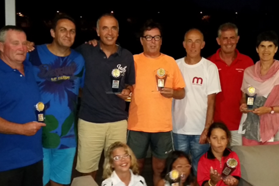 Ganadores del torneo internacional de veteranos del Can Mlich Club en Barcelona