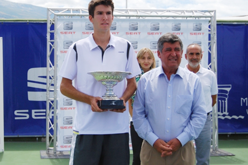 Pablo Vivero supera a David Vega en la final del Futures de Bjar