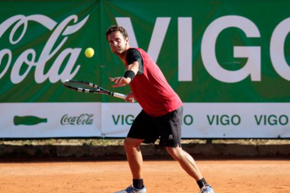 Ricardo Ojeda supera a Juan Lizariturry en la final del Futures de Vigo