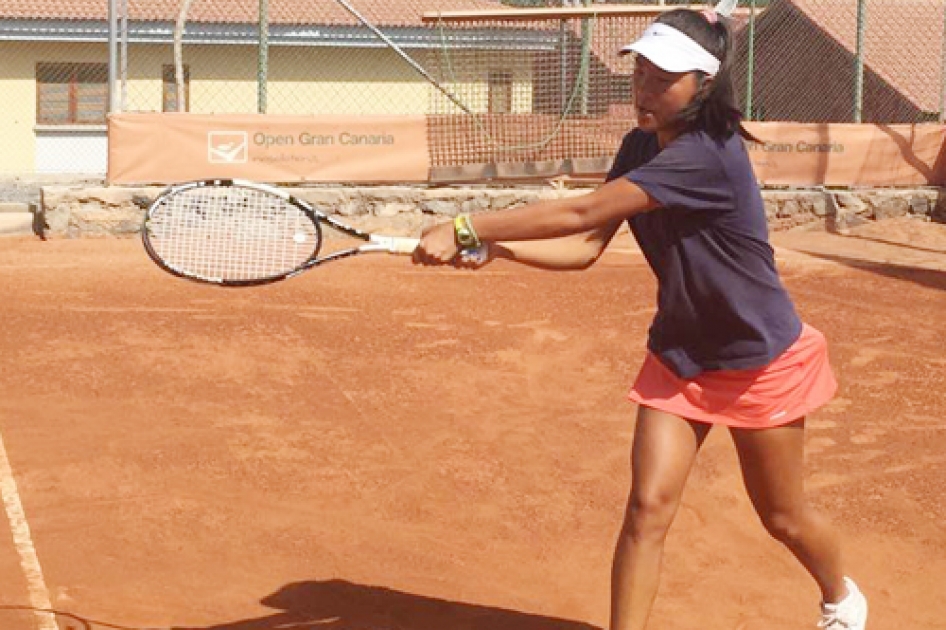 Marta Huqing Gonzlez conquista su primer ttulo profesional en Las Palmas con 16 aos