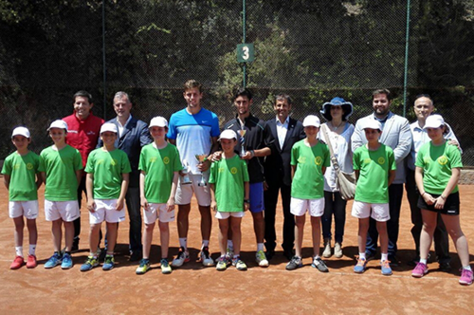 Albert Alcaraz rompe la mala racha y conquista su primer ttulo profesional en Valldoreix