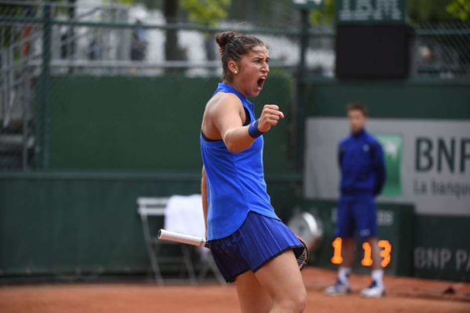 Sara Sorribes y Jordi Samper superan la previa de Roland Garros junto a Roberto Carballs