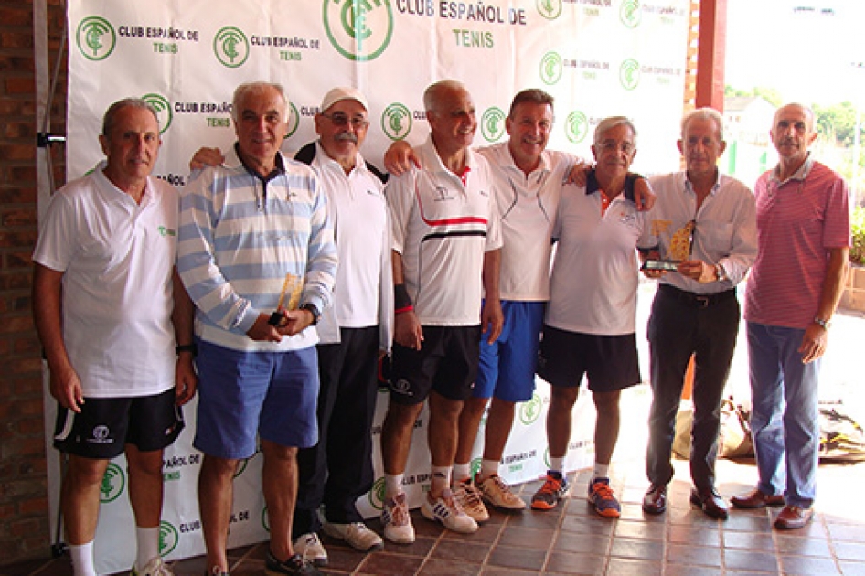 El Club Internacional supera al Club Espaol en la final B de veteranos +60