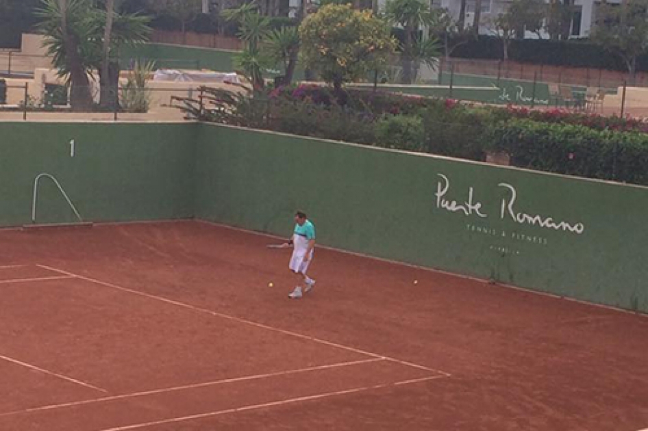 La lluvia altera el ltimo torneo internacional de veteranos en Marbella