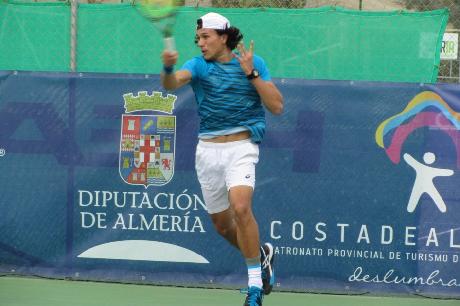 Roberto Ortega cede ante el japons Akira Santillan la final del ltimo Futures del ao en Almera