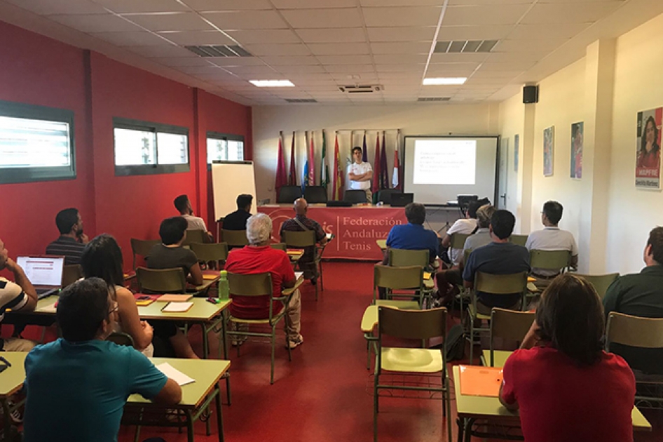 xito de participacin en los Cursos de Formacin Permanente de rbitros nacionales RFET en Sevilla