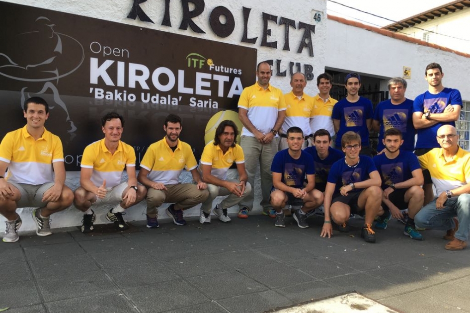 Equipo arbitral del torneo internacional Open Kiroleta de Bakio en Vizcaya