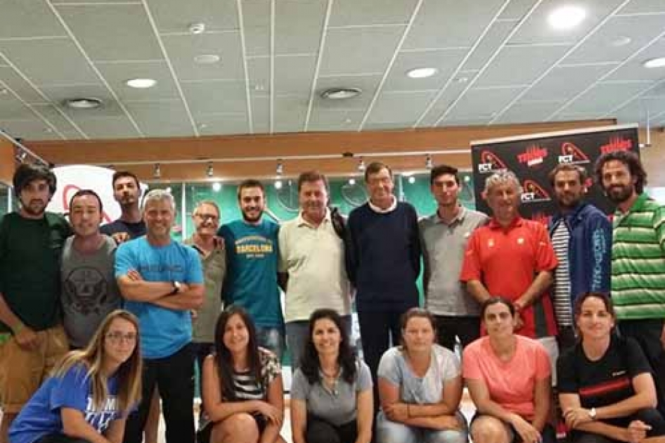 Un total de 30 rbitros participan en el Curso de Reciclaje celebrado en la Federaci Catalana de Tennis