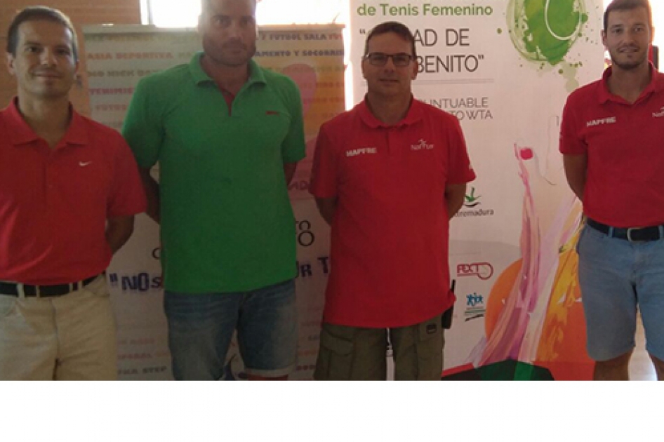 Equipo arbitral en el torneo femenino ITF Pro Ciudad de Don Benito