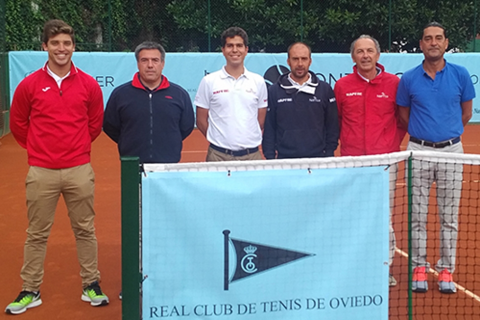 Equipo arbitral del internacional ITF Pro Futures de Oviedo