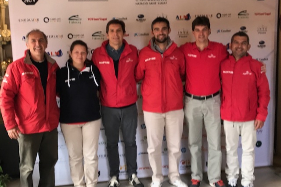 Equipo arbitral en el torneo internacional femenino del Club Nataci Sant Cugat en Barcelona