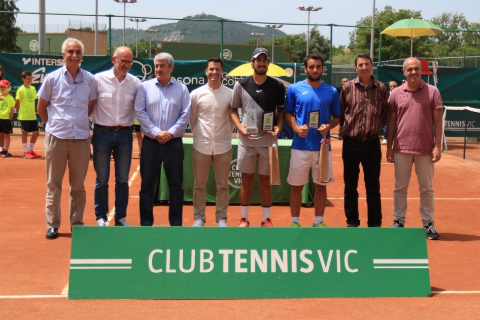 Oriol Roca se retira en la final del Futures del Club Tennis Vic ante el brasileo Orlando Luz