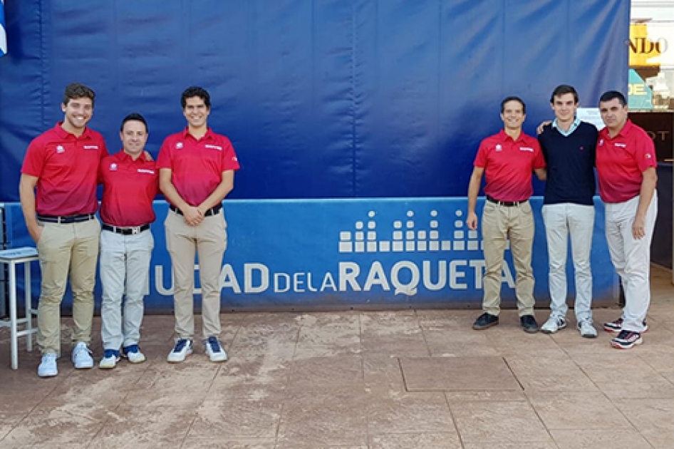 Equipo arbitral del internacional ITF Villa de Madrid en Ciudad de la Raqueta