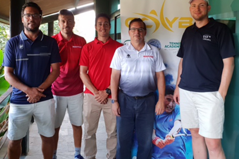 Equipo arbitral del torneo internacional femenino de Telde