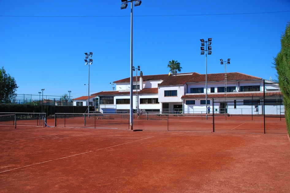 La lluvia impide concluir el torneo internacional femenino del CT Castelln