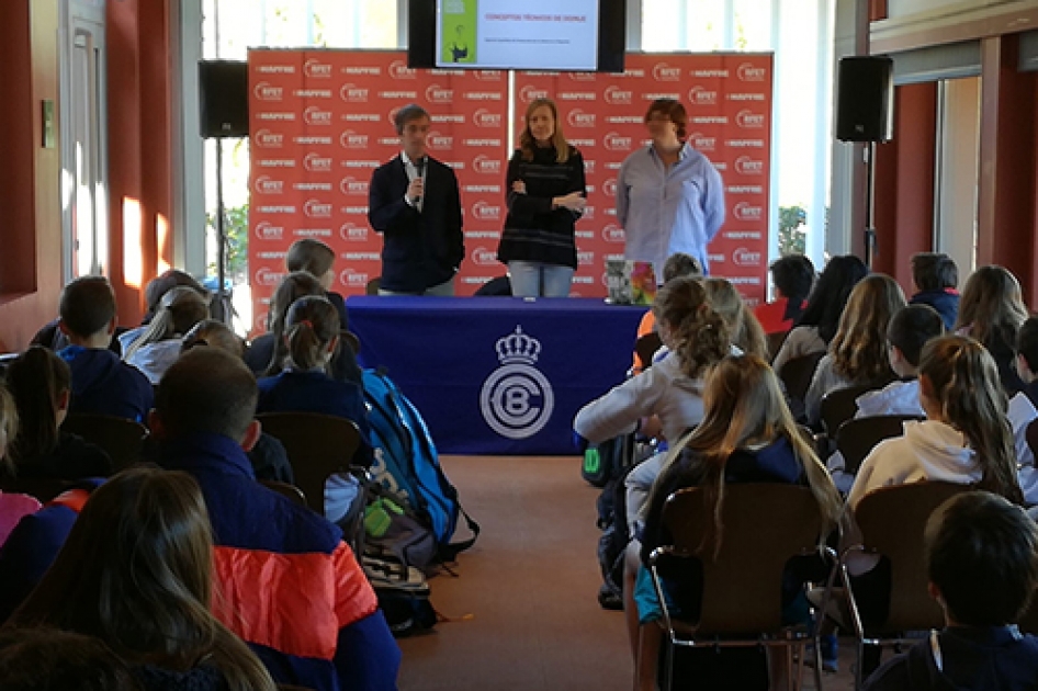 Charla informativa sobre dopaje en el Rafa Nadal Tour by MAPFRE del RCT Barcelona-1899