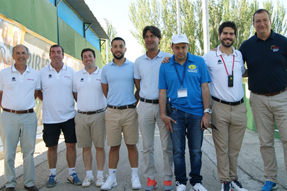 Equipo arbitral en el ITF World Tennis Tour de Martos