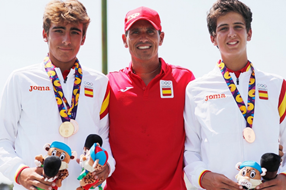 Daniel Mrida se cuelga el Oro en individual y el Bronce en dobles con Pedro Rdenas en el FOJE de Bak