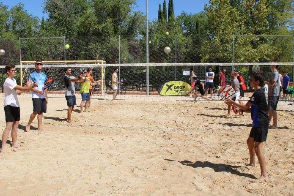 Clnic de tenis playa en la localidad manchega de Tomelloso