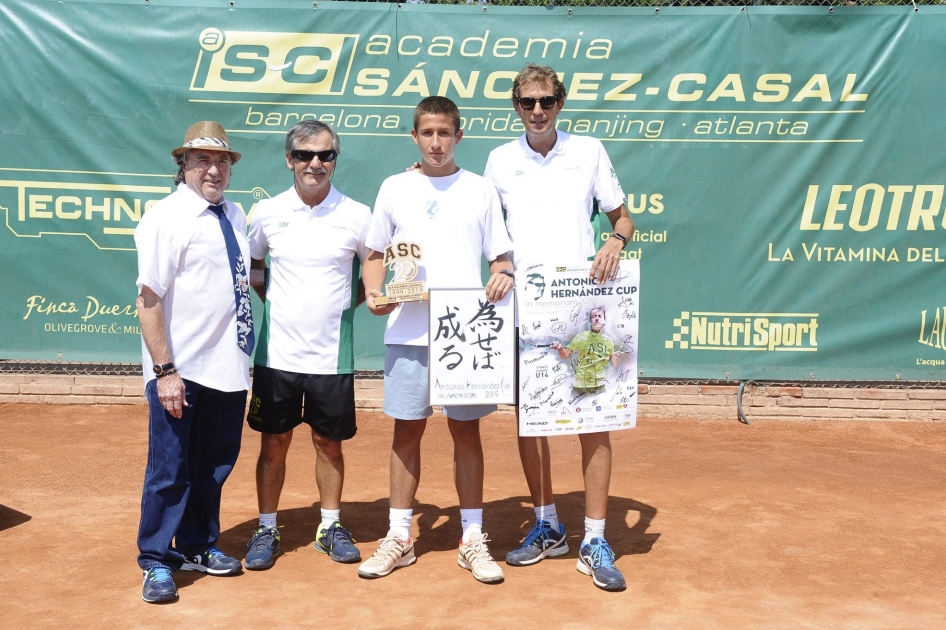 Primer xito internacional de Miguel Avendao en el Sub14 de El Prat donde Raquel Caballero es finalista