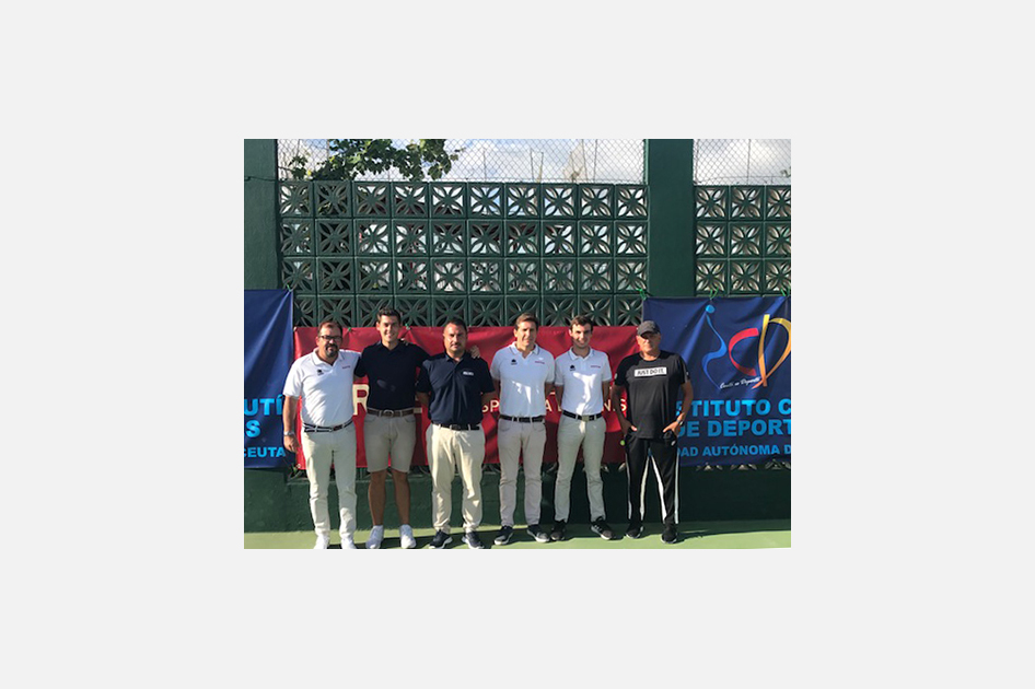 Equipo arbitral en el torneo ITF femenino de Ceuta