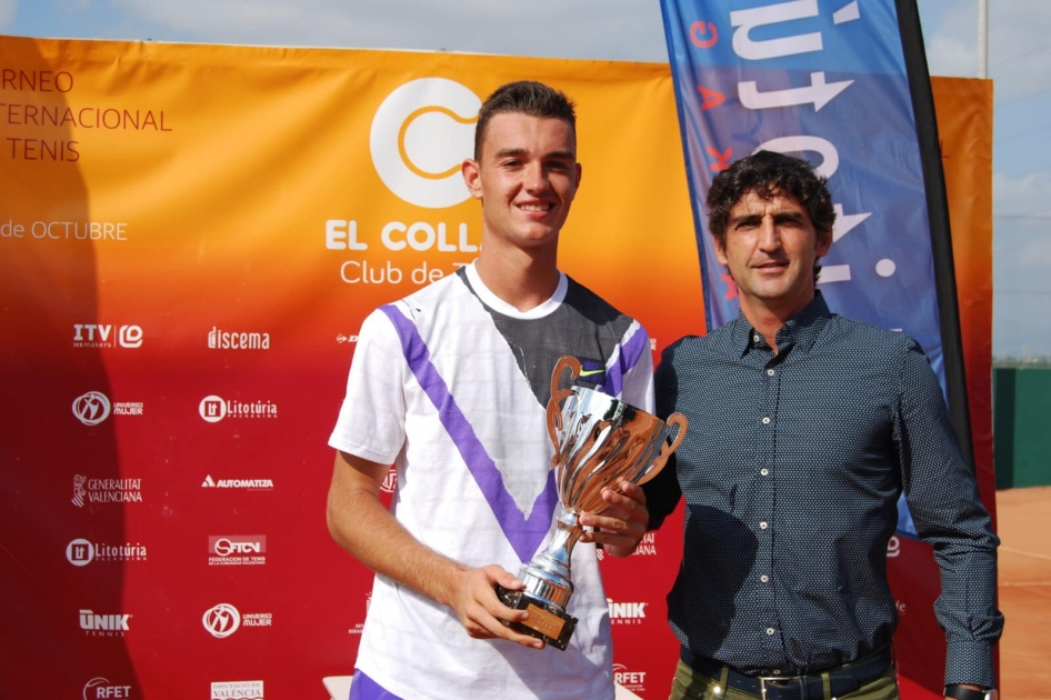 Primer ttulo profesional para el valenciano Carlos Gimeno en Riba-Roja de Tria