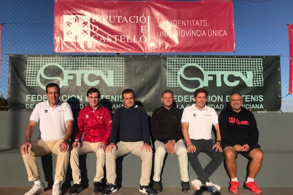 Equipo arbitral en el torneo internacional masculino del CT Benicarl