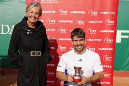 Martn de la Puente reafirma su dominio en el Campeonato de Espaa MAPFRE de Tenis en Silla