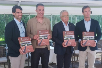 Un libro recoge la Historia de la Copa Faulconbridge, obra del historiador y coleccionista David Castelló