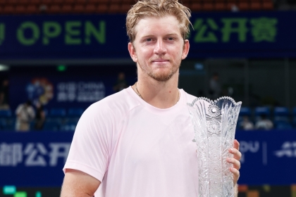 Alejandro Davidovich reaparece en Chengdú levantando su segundo título ATP